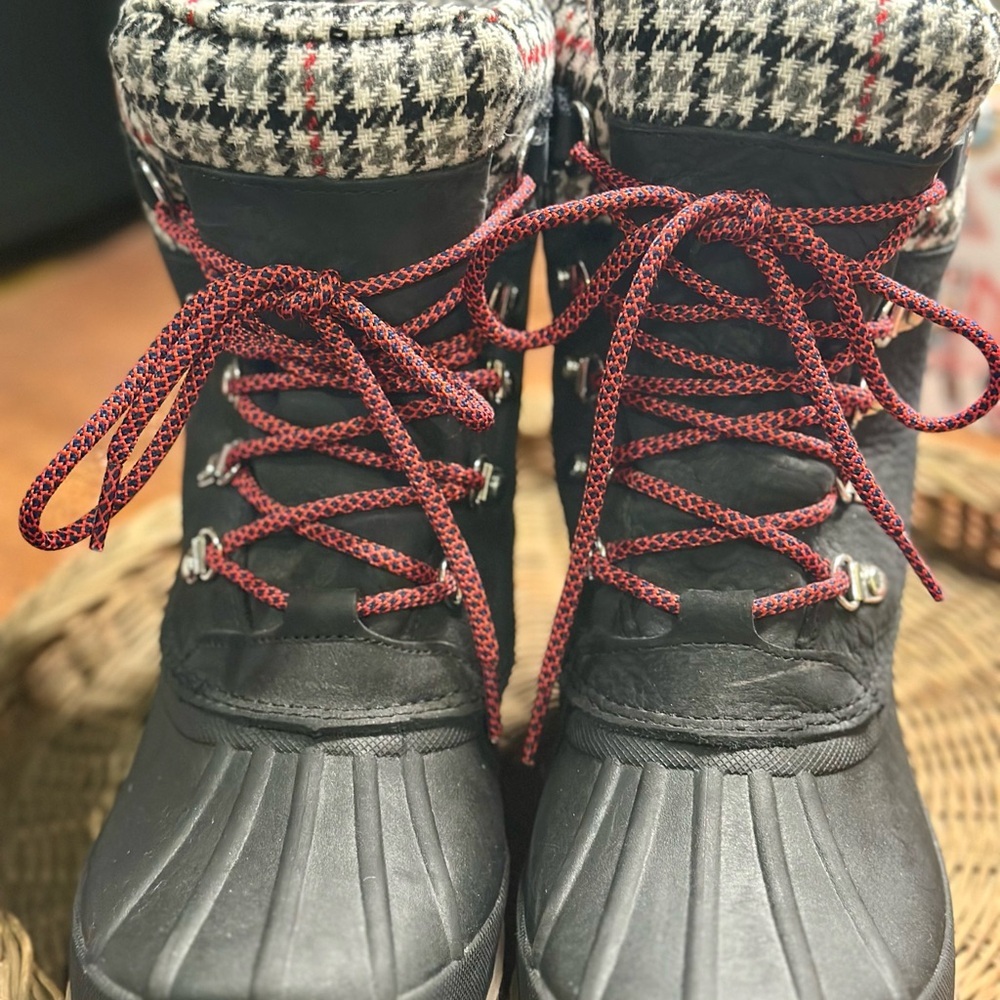 J Crew 2019 Holiday Perfect Winter Black Waterproof Red Houndstooth Boots - Picture 2 of 13
